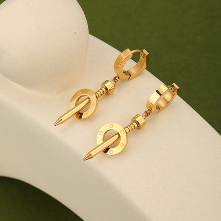 Aretes Largos En Acero Con Diseño De Tornillo Y Disco Hueco Dorado