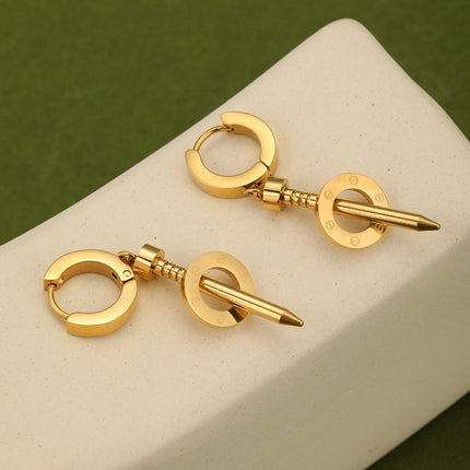 Aretes Largos En Acero Con Diseño De Tornillo Y Disco Hueco Dorado