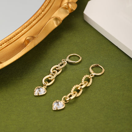 Aretes Largos De Cadenas Con Corazón De Zirconia Y Oro De 14K