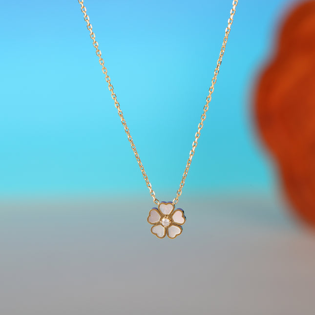 Collar De Acero Inoxidable Con Colgante De Cinco Pétalos De Concha En Forma De Corazón