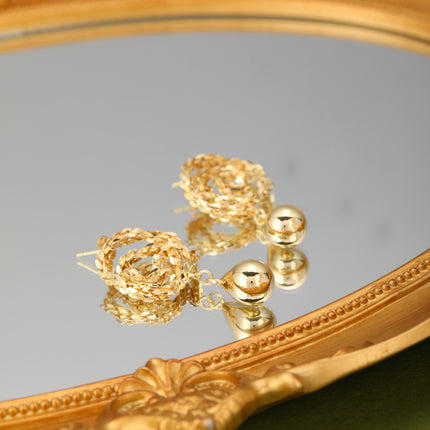 Aretes Dorados Con Colgante De Flor y Gota, Diseño Minimalista En Cobre