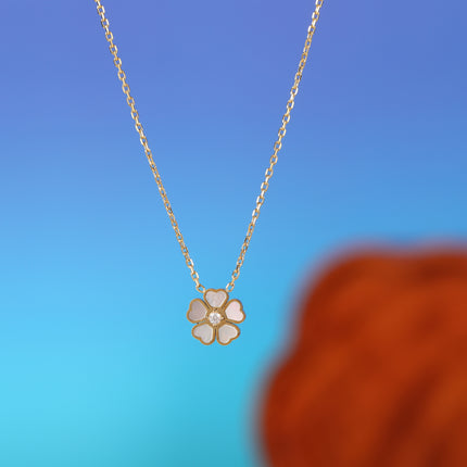 Collar De Acero Inoxidable Con Colgante De Cinco Pétalos De Concha En Forma De Corazón