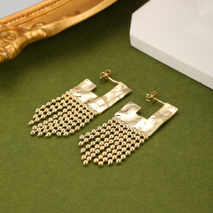 Aretes Larga De Cobre Con Bolas Doradas, Diseño Moderno En Oro 18K