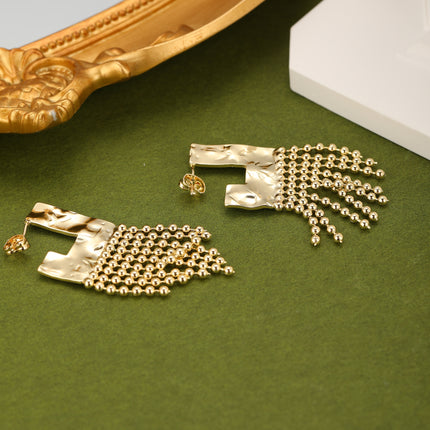 Aretes Larga De Cobre Con Bolas Doradas, Diseño Moderno En Oro 18K