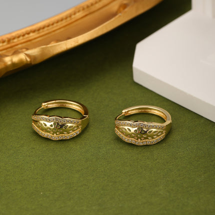 Aretes De Cobre Baño Oro 18K Con Doble Fila De Zirconias, Diseño Calado
