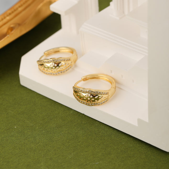 Aretes De Cobre Baño Oro 18K Con Doble Fila De Zirconias, Diseño Calado