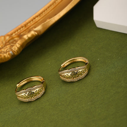 Aretes De Cobre Baño Oro 18K Con Doble Fila De Zirconias, Diseño Calado