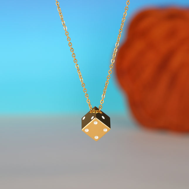 Collar Sencillo Con Dado Dorado A La Moda De Cadena Larga De Acero Inoxidable