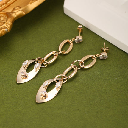 Aretes Largos Con Aros Entrecruzados y Zirconias, Diseño Moderno