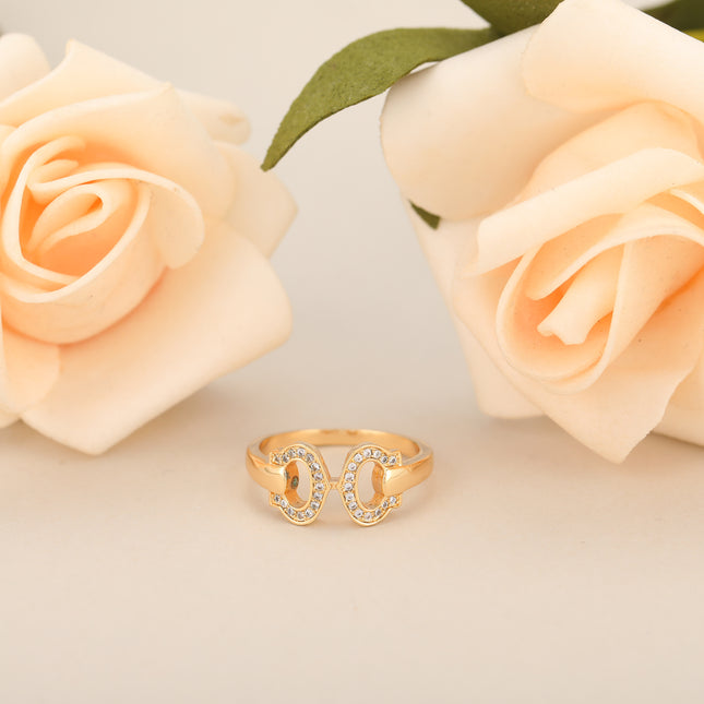 Anillo Con Diseño De Corazón Hueco Y Diamantes De Zirconia En Cobre Chapado En Oro 14K