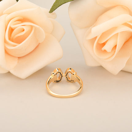 Anillo Con Diseño De Corazón Hueco Y Diamantes De Zirconia En Cobre Chapado En Oro 14K