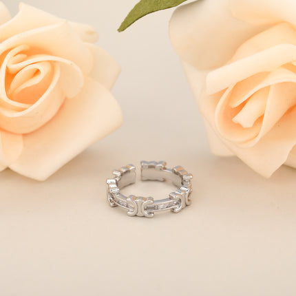 Anillo Con Diseño De Arco Del Triunfo Y Diamantes Zirconia De Cobre Chapado En Plata