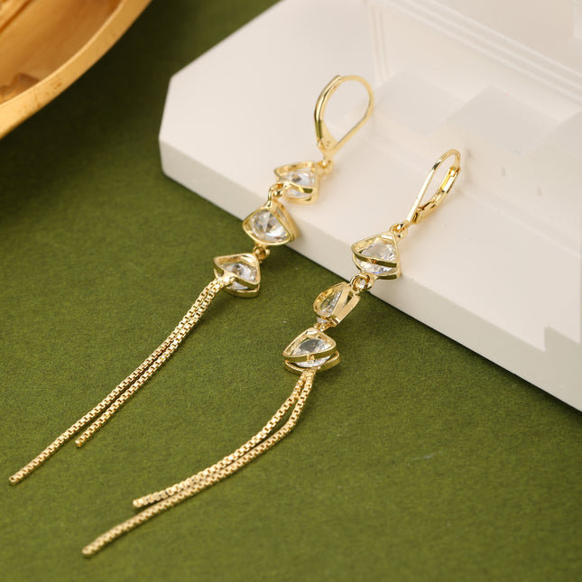 Aretes Largos Con Flecos Y Zirconia Blanca En Cobre Bañado En 18K