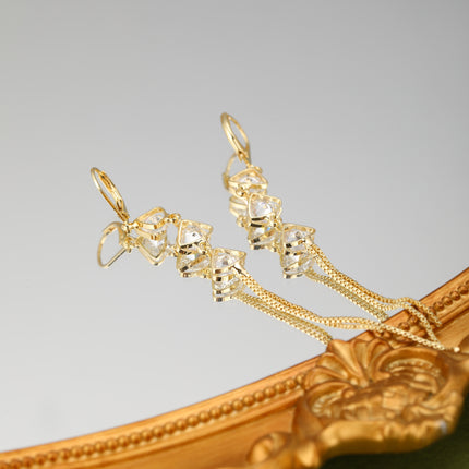 Aretes Largos Con Flecos Y Zirconia Blanca En Cobre Bañado En 18K