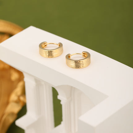 Aretes Circulares Con Finas Franjas Baño De Oro 14K Diseño Clásico