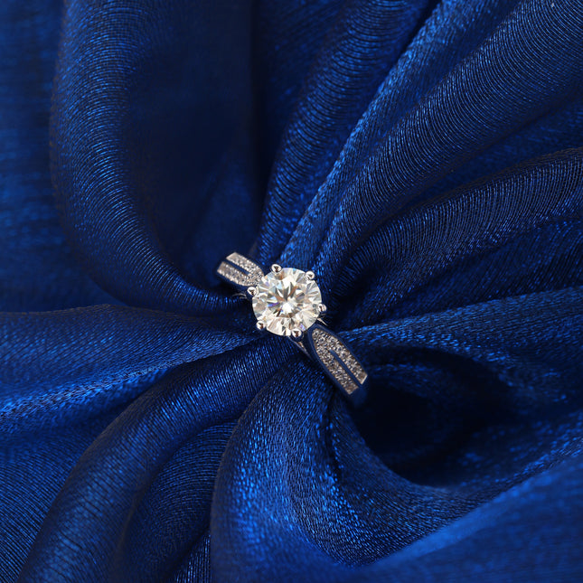 Anillo Clásico Con Diseño De 6 Garras De Moissanita En Plata 925