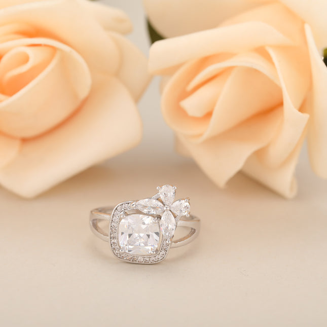 Anillo Con Diseño De Doble Capa De Corazón Y Trébol Con Diamantes De Zirconia En Cobre Chapado En Plata