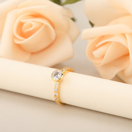 Anillo Con Diseño Geométrico Vintage Y Diamantes De Zirconia De Cobre Chapado En Oro 14K