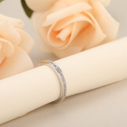 Anillo Minimalista Con Diamantes De Zirconia En Cobre Chapado En Plata