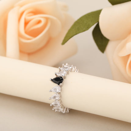 Anillo Con Diseño De Gota Geométrica Y Diamantes De Zirconia En Cobre Chapado En Plata