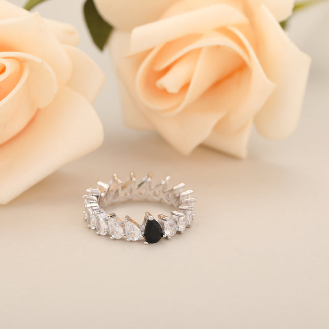 Anillo Con Diseño De Gota Geométrica Y Diamantes De Zirconia En Cobre Chapado En Plata