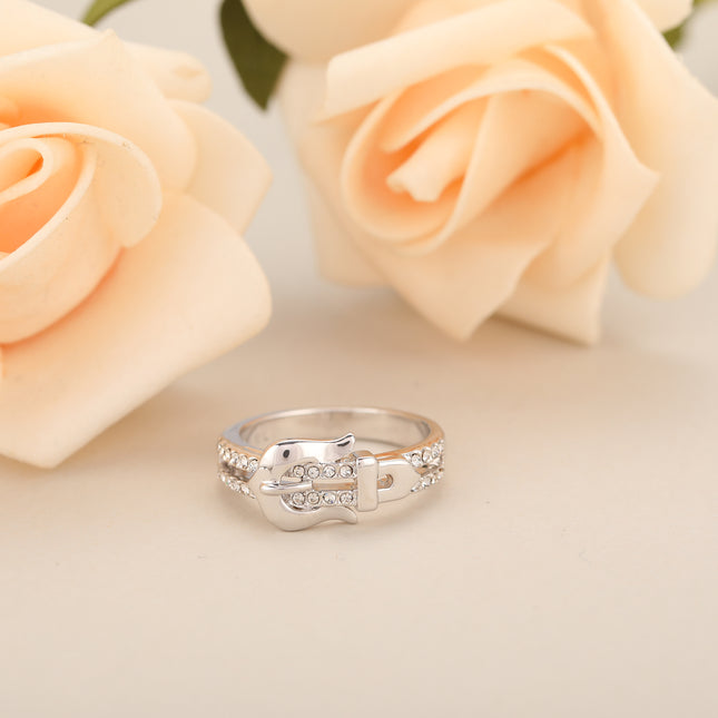 Anillo Con Diseño De Hebilla De Cinturón Y Diamantes De Zirconia En Aleación Chapado En Plata