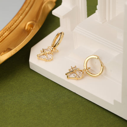 Aretes Con Colgante De Corazón Adornado Con Zirconia Cobre En Oro 18K