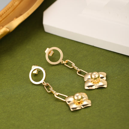 Aretes De Cobre Con Colgante De Flor De Cuatro Pétalos En Oro 18K