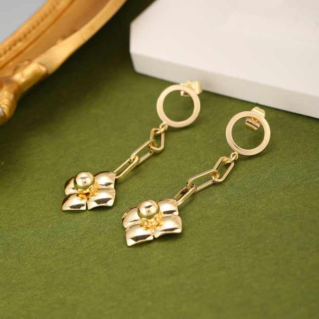 Aretes De Cobre Con Colgante De Flor De Cuatro Pétalos En Oro 18K