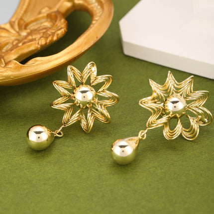 Aretes Cobre En Oro 18K Con Colgante De Gota Y Flor De Sol