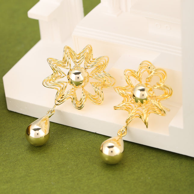 Aretes Cobre En Oro 18K Con Colgante De Gota Y Flor De Sol