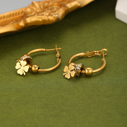 Aretes De Acero Colgante De Trébol Con Zirconia Y Pequeñas Esferas