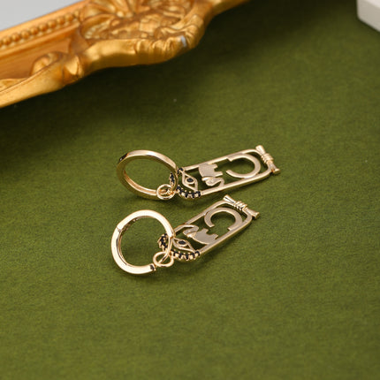 Aretes Cobre Con Diseño De Elefante Y Letras Bañado En 18K