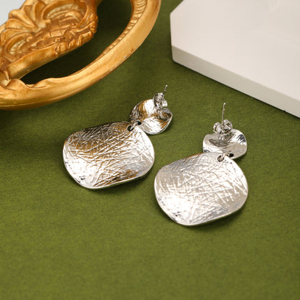 Aretes En Cobre De Círculos Plateados Diseño Moderno Y Minimalista
