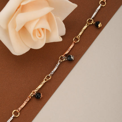 Pulsera De Mujer Con Cuentas Negras Y Cadena Cilíndrica Fina En Cobre