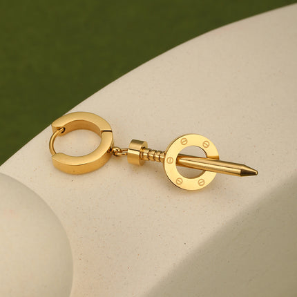 Aretes Largos En Acero Con Diseño De Tornillo Y Disco Hueco Dorado