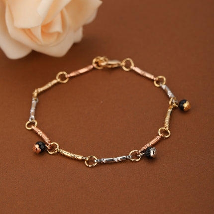Pulsera De Mujer Con Cuentas Negras Y Cadena Cilíndrica Fina En Cobre