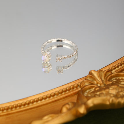 Anillo Ajustable Con Textura Tallada Y Piedras De Colores En Plata S925