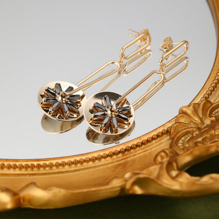 Aretes Largos En Cobre De Flores De Cristal Negro Con Disco