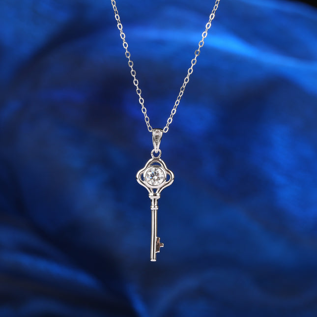 Collar Con Diseño Elegante Y Moderno De Llave De Amor Moissanita Y Plata 925