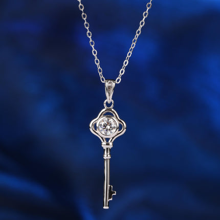 Collar Con Diseño Elegante Y Moderno De Llave De Amor Moissanita Y Plata 925