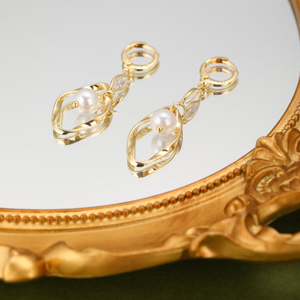 Aretes Largos Con Perla Artificial Y Líneas Irregulares Pendientes Cobre