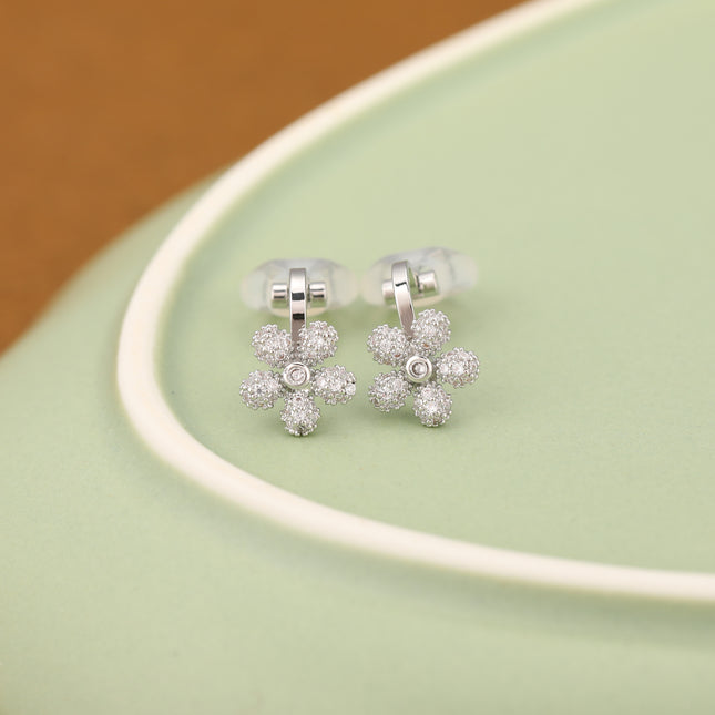 Aretes En La Oreja Ear Cuff De Flores Plateadas Ear Cuff Para Mujer