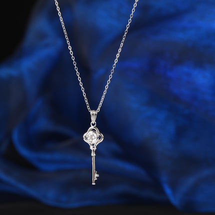 Collar Con Diseño Elegante Y Moderno De Llave De Amor Moissanita Y Plata 925