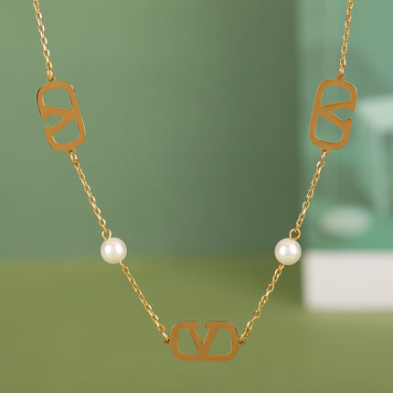 Collar Nuevo Con Colgante De Letra V Brillante Metálico De Moda Con Perlas