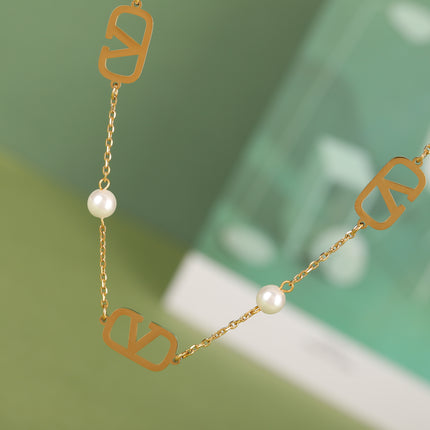 Collar Nuevo Con Colgante De Letra V Brillante Metálico De Moda Con Perlas
