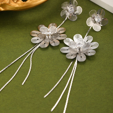 Aretes Largos De Cobre Con Flores Y Flecos De Plateado Estilo Elegante