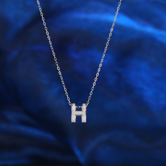 Collar Con Diseño De Letra "H" Moderna Y Moissanita De Plata 925