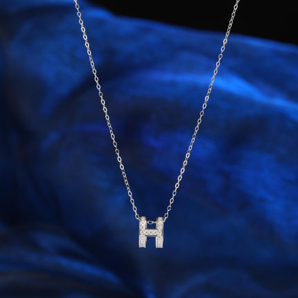 Collar Con Diseño De Letra "H" Moderna Y Moissanita De Plata 925