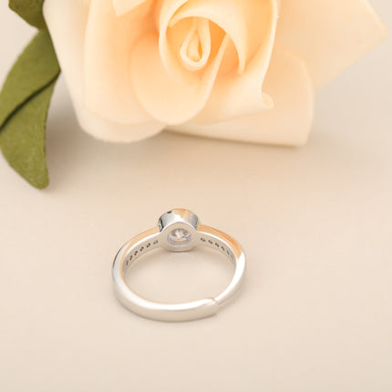 Anillo Con Diseño Minimalista Y Diamantes De Zirconia De Cobre Chapado En Oro 14K